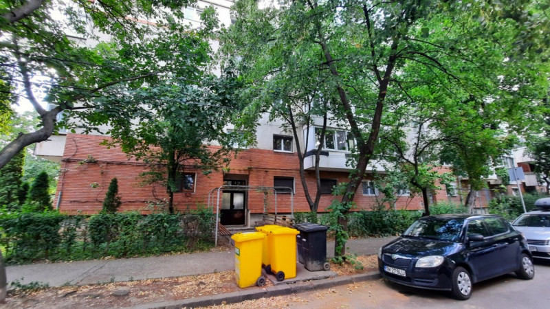 Apartament 3 camere decomandate zona Mircea cel Batran