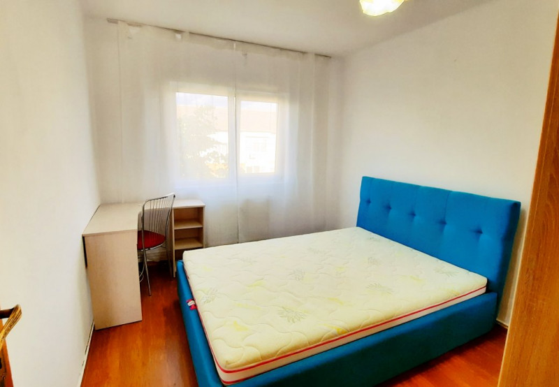 Apartament 3 camere decomandate zona Mircea cel Batran