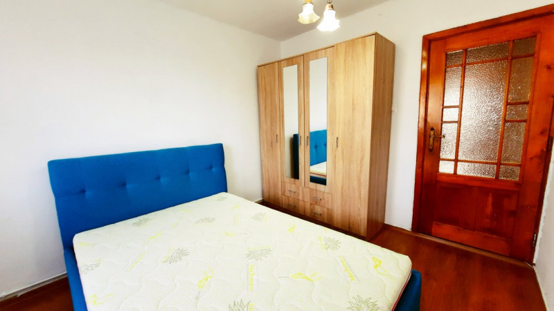 Apartament 3 camere decomandate zona Mircea cel Batran