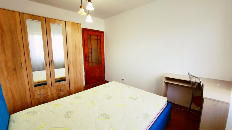 Apartament 3 camere decomandate zona Mircea cel Batran