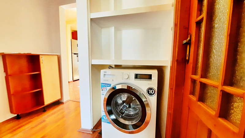 Apartament 3 camere decomandate zona Mircea cel Batran