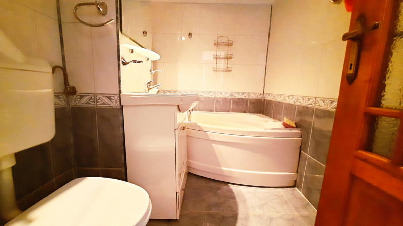 Apartament 3 camere decomandate zona Mircea cel Batran