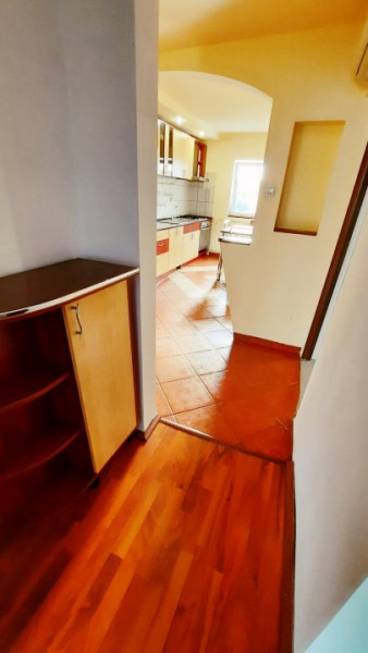 Apartament 3 camere decomandate zona Mircea cel Batran