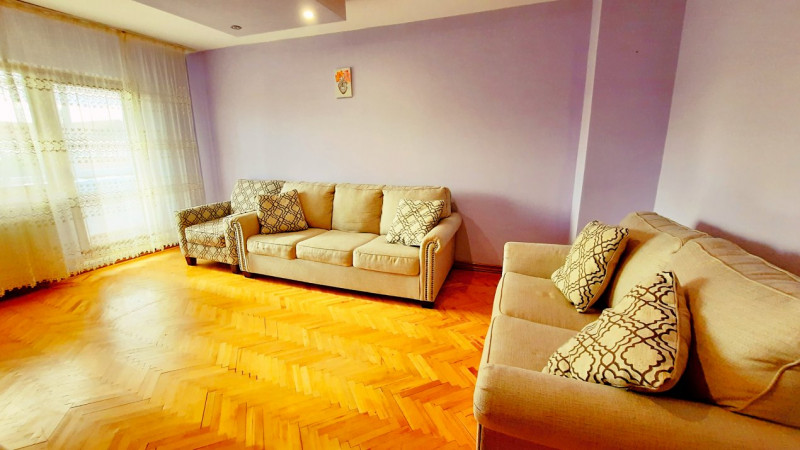 Apartament 3 camere decomandate zona Mircea cel Batran