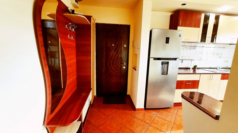 Apartament 3 camere decomandate zona Mircea cel Batran