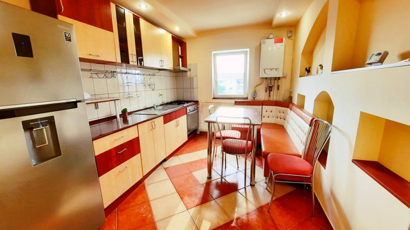 Apartament 3 camere decomandate zona Mircea cel Batran
