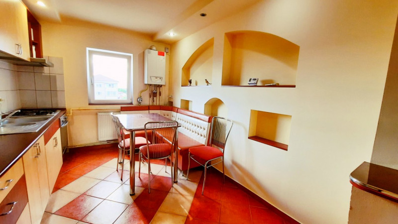 Apartament 3 camere decomandate zona Mircea cel Batran