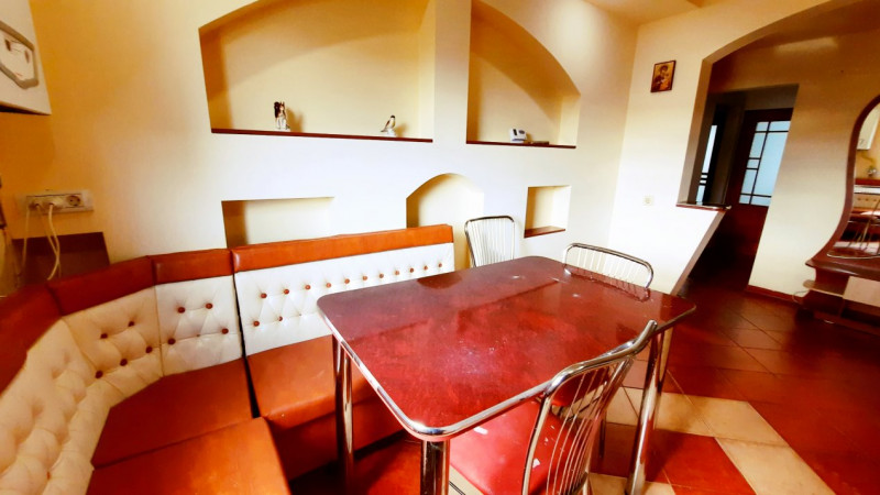 Apartament 3 camere decomandate zona Mircea cel Batran