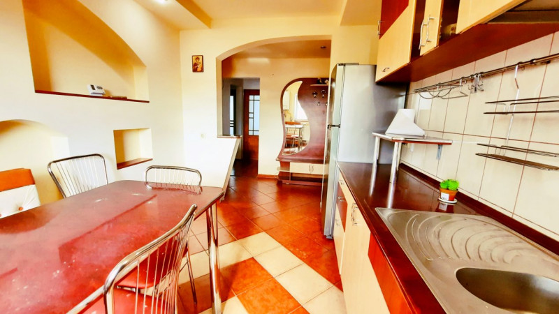 Apartament 3 camere decomandate zona Mircea cel Batran