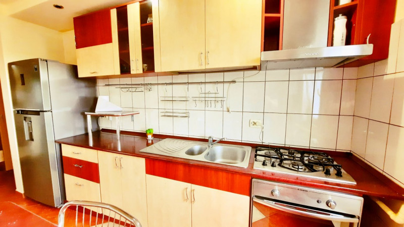 Apartament 3 camere decomandate zona Mircea cel Batran