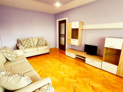 Apartament 3 camere decomandate zona Mircea cel Batran