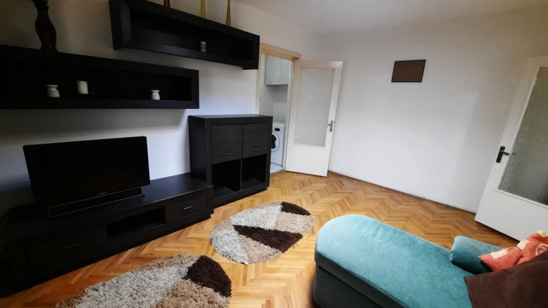 Apartament cu centrala proprie 3 camere etaj 1 zona Calea Martirilor