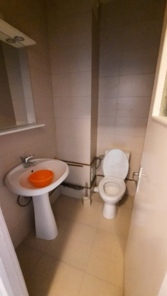 Apartament cu centrala proprie 3 camere etaj 1 zona Calea Martirilor