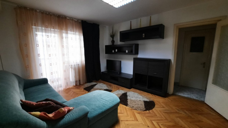 Apartament cu centrala proprie 3 camere etaj 1 zona Calea Martirilor