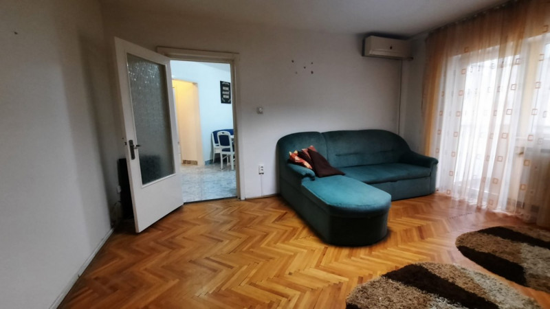 Apartament cu centrala proprie 3 camere etaj 1 zona Calea Martirilor