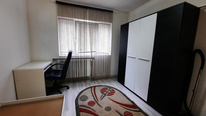 Apartament cu centrala proprie 3 camere etaj 1 zona Calea Martirilor