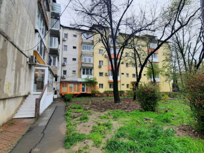 Apartament cu centrala proprie 3 camere etaj 1 zona Calea Martirilor