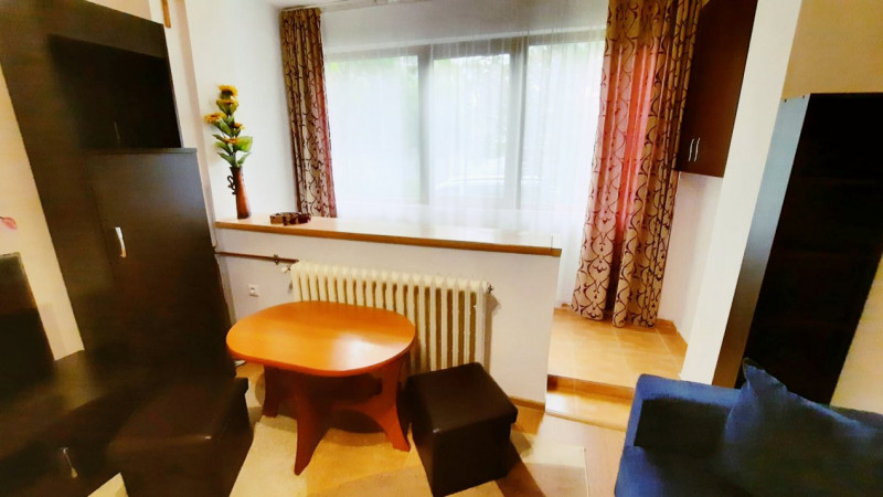 Apartament decomandat vis-a-vis de Iulius Mall - 2 camere mobilat, liber