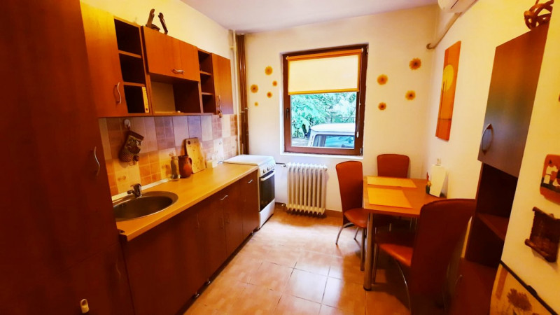 Apartament decomandat vis-a-vis de Iulius Mall - 2 camere mobilat, liber