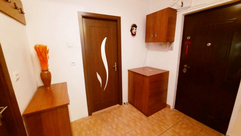 Apartament decomandat vis-a-vis de Iulius Mall - 2 camere mobilat, liber