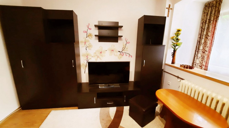 Apartament decomandat vis-a-vis de Iulius Mall - 2 camere mobilat, liber