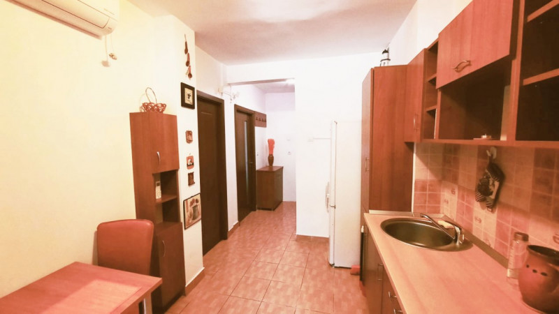 Apartament decomandat vis-a-vis de Iulius Mall - 2 camere mobilat, liber
