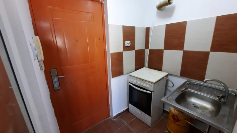 Garsoniera zona Complex str Mehadia - etaj 4/5 ocupabila imediat!