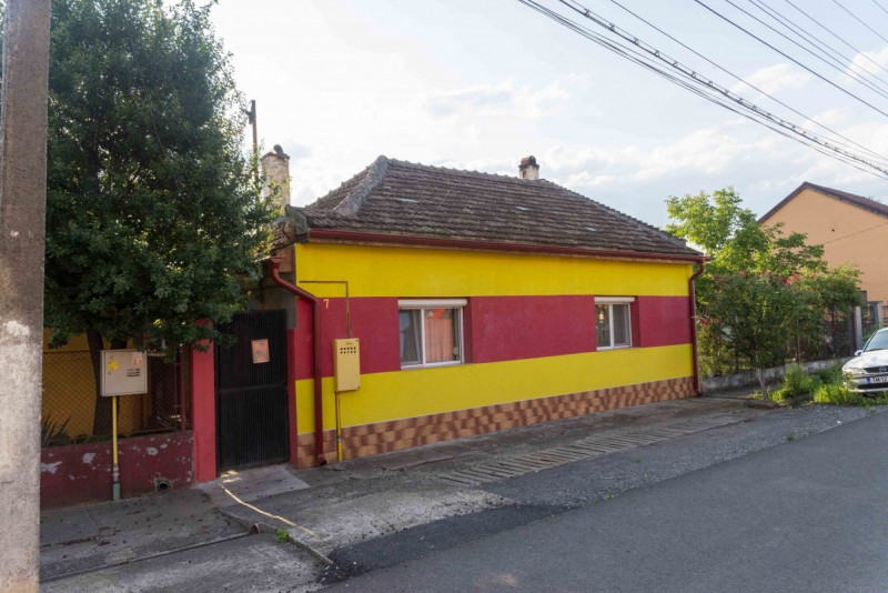 De vanzare casa 3 camere zona Crisan