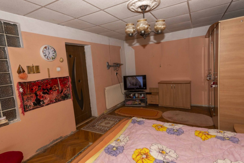 De vanzare casa 3 camere zona Crisan