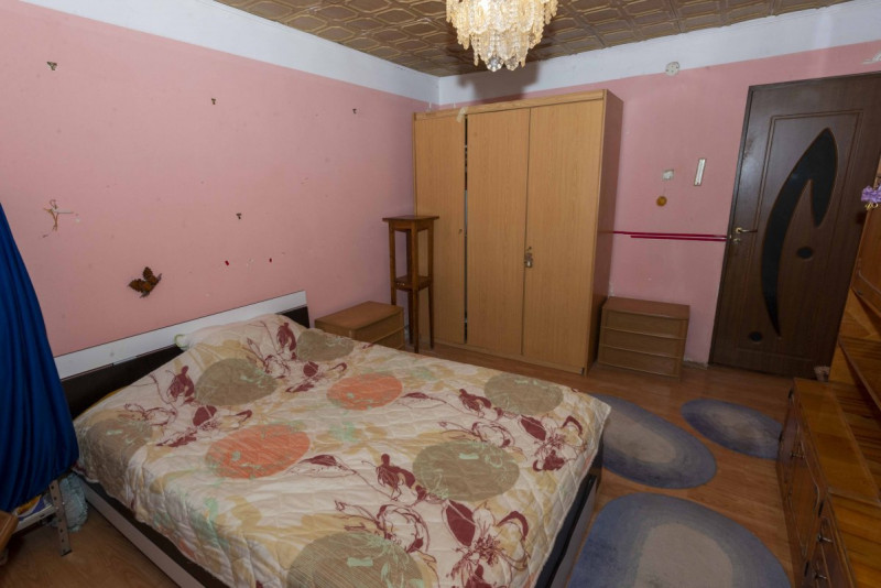 De vanzare casa 3 camere zona Crisan