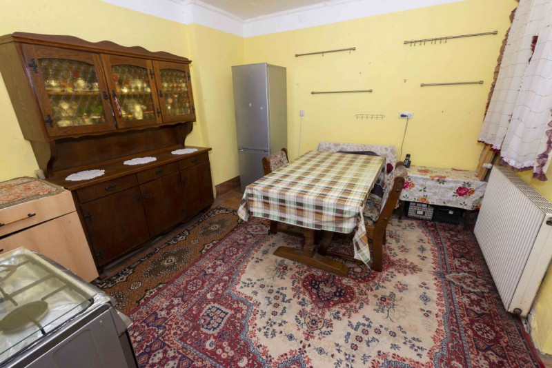De vanzare casa 3 camere zona Crisan