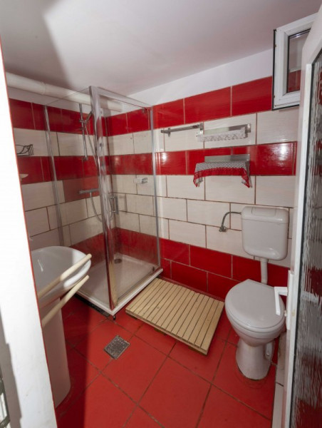 De vanzare casa 3 camere zona Crisan