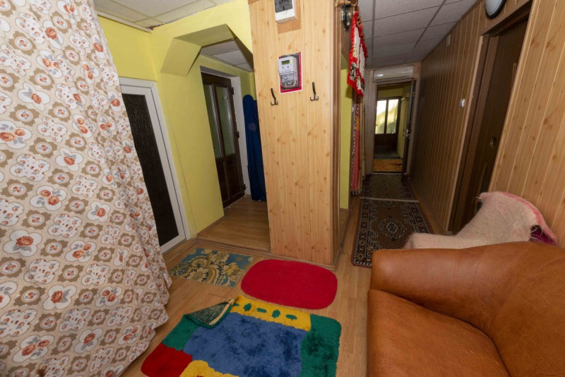 De vanzare casa 3 camere zona Crisan