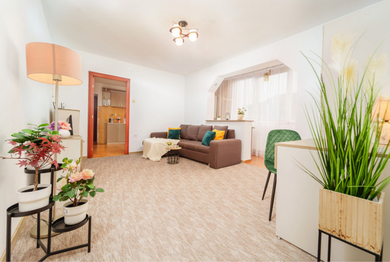Apartament 3 camere confort I etaj 3 Bld Cetatii cu Centrala, liber.