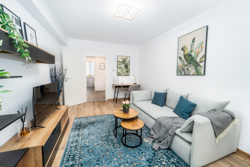 Apartament Central Renovat cu vedere in Piata Victoriei