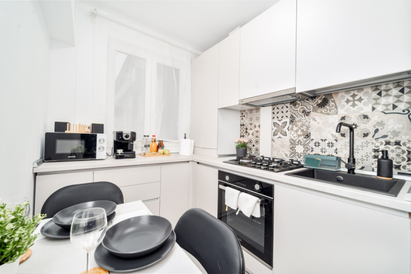 Apartament Central Renovat cu vedere in Piata Victoriei