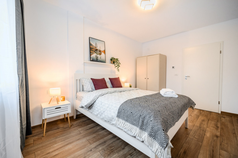 Apartament Central Renovat cu vedere in Piata Victoriei