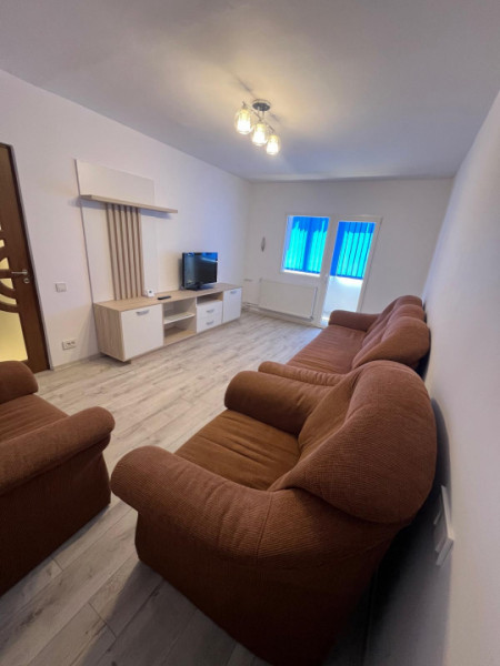 Apartament recent renovat cu Centrala proprie etaj 1 langa Parc