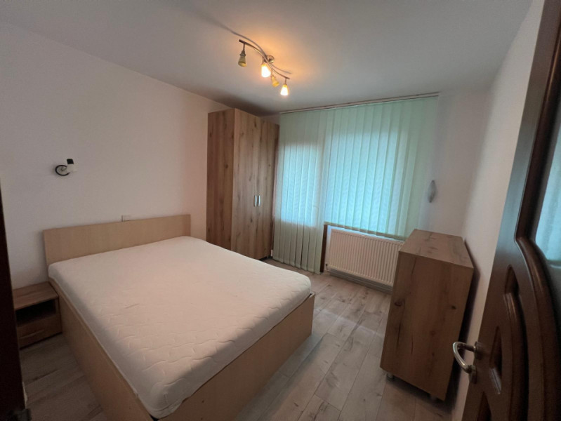 Apartament recent renovat cu Centrala proprie etaj 1 langa Parc
