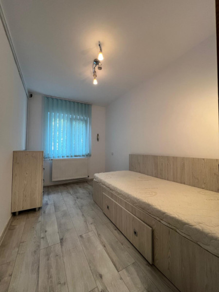Apartament recent renovat cu Centrala proprie etaj 1 langa Parc