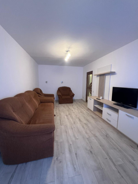 Apartament recent renovat cu Centrala proprie etaj 1 langa Parc