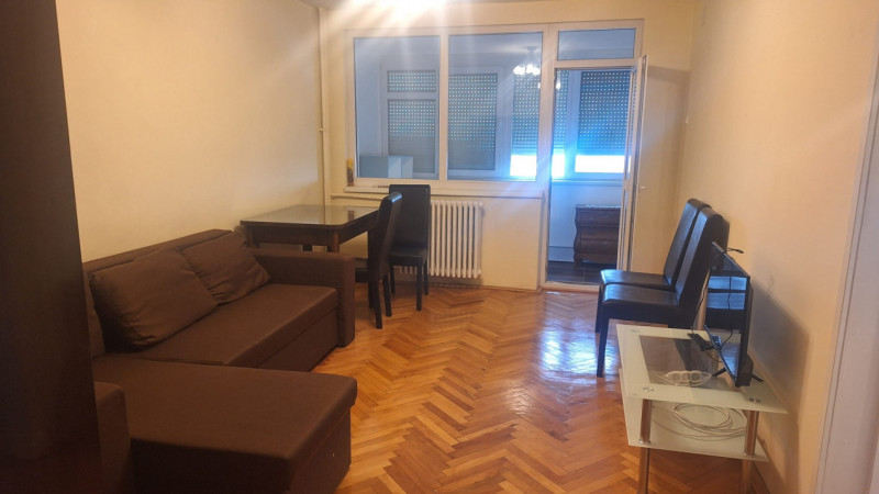 Apartament etaj 7 Torontal aproape de Mall