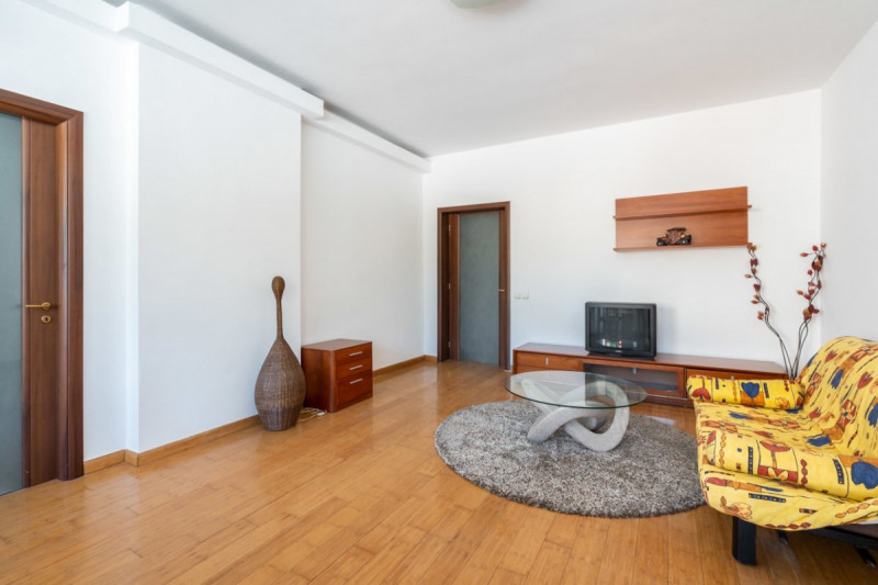 De vanzare apartament 3 camere Unirii - Camera de Comert