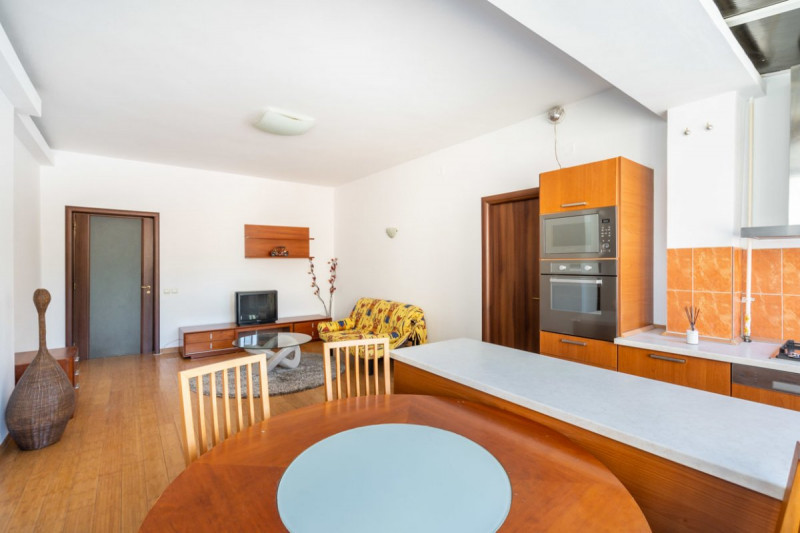 De vanzare apartament 3 camere Unirii - Camera de Comert