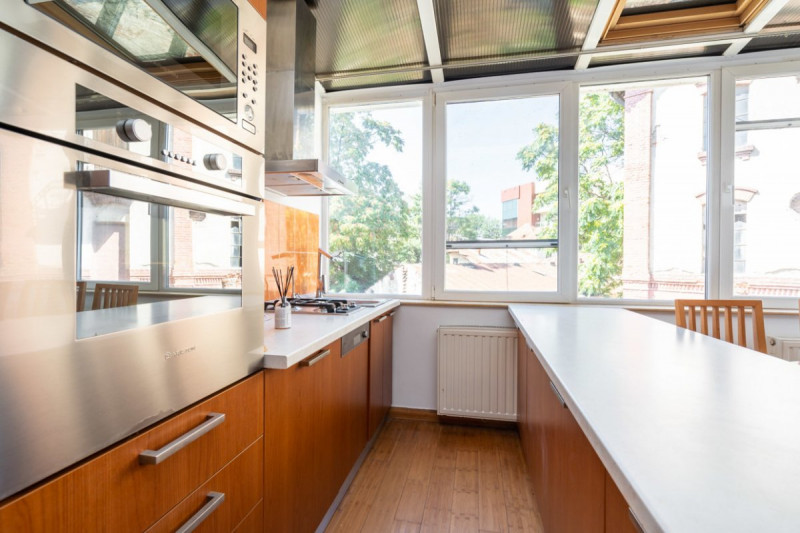 De vanzare apartament 3 camere Unirii - Camera de Comert