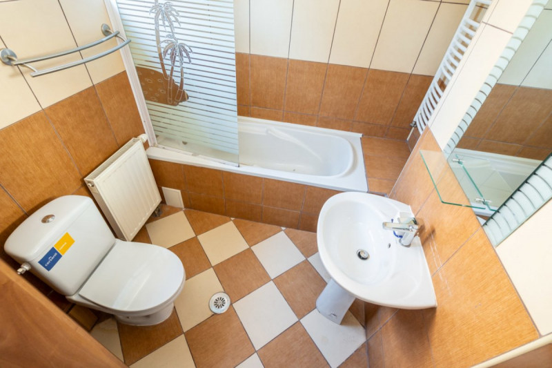 De vanzare apartament 3 camere Unirii - Camera de Comert