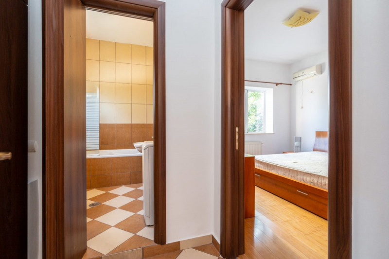 De vanzare apartament 3 camere Unirii - Camera de Comert