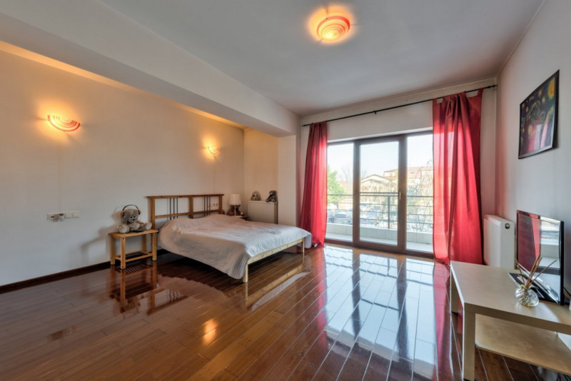 Apartament spatios si excelent pozitionat, loc de parcare in curte, Otopeni!