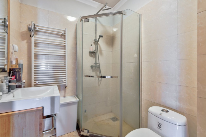 Apartament spatios si excelent pozitionat, loc de parcare in curte, Otopeni!