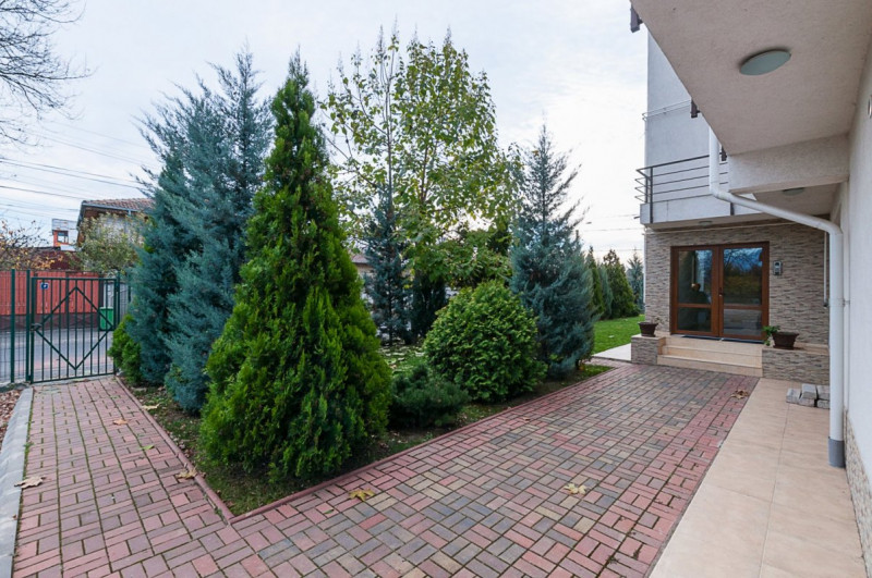Apartament spatios si excelent pozitionat, loc de parcare in curte, Otopeni!